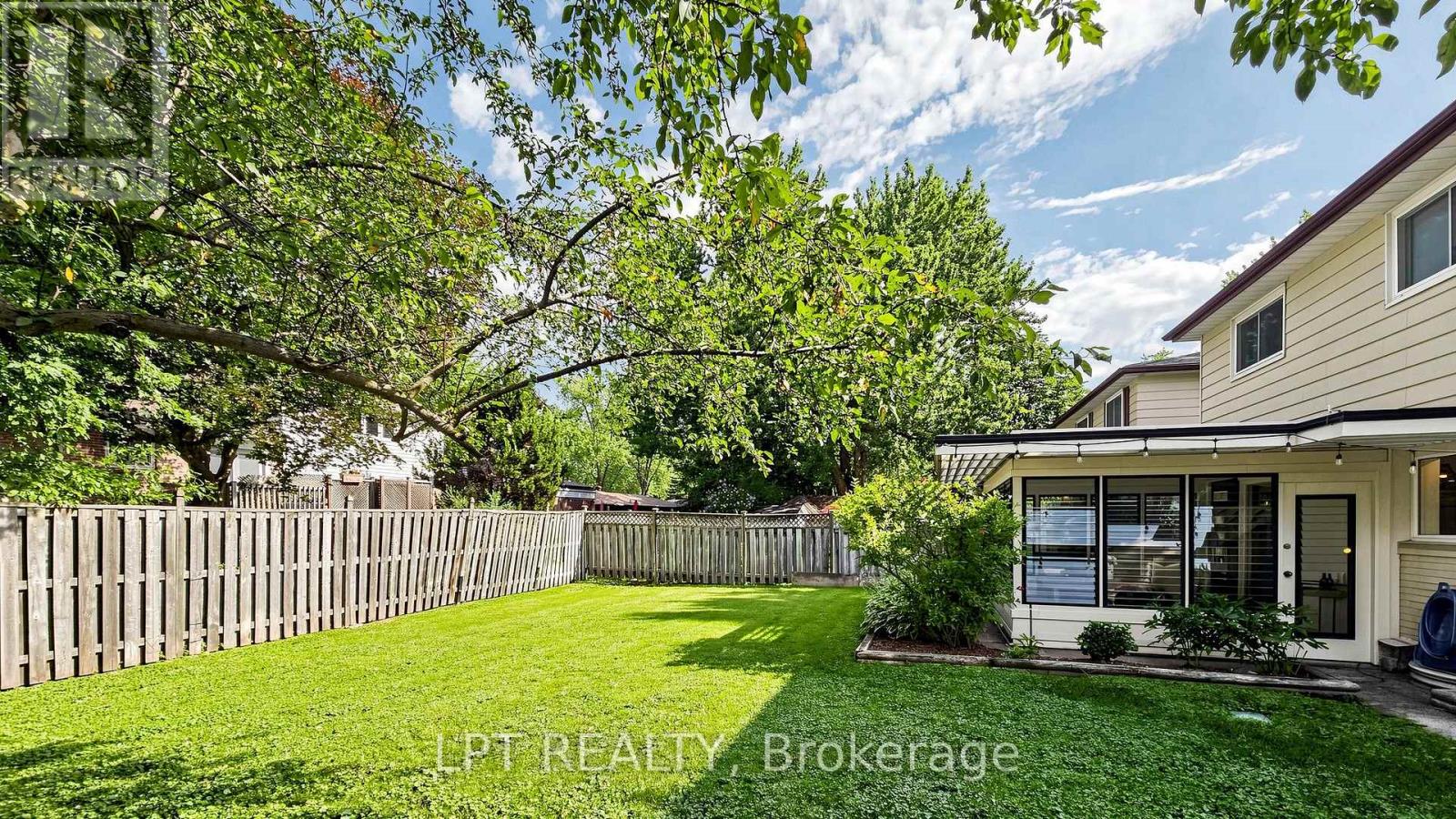 70 ROBERTS CRESCENT - Image 25
