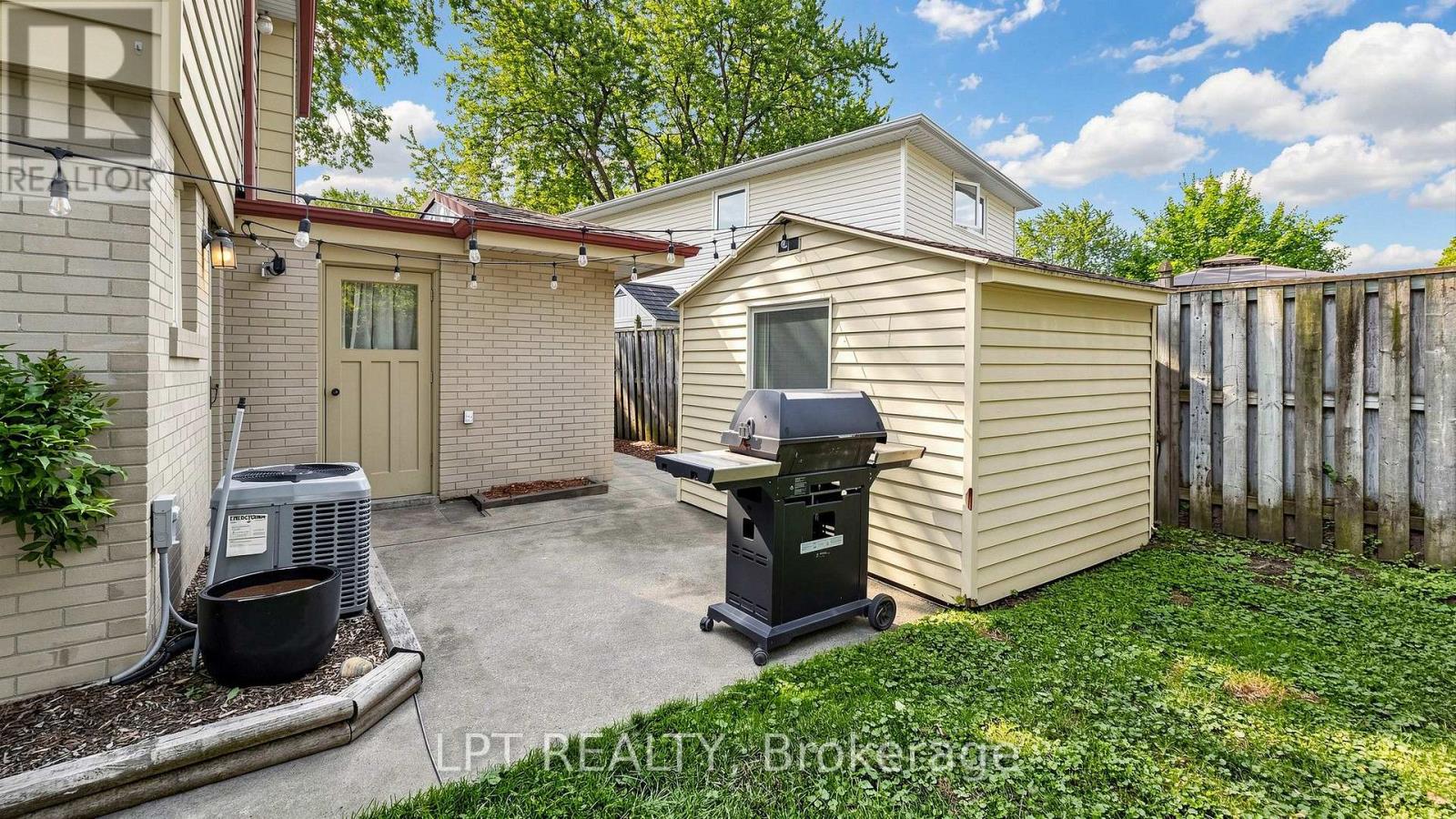 70 ROBERTS CRESCENT - Image 28