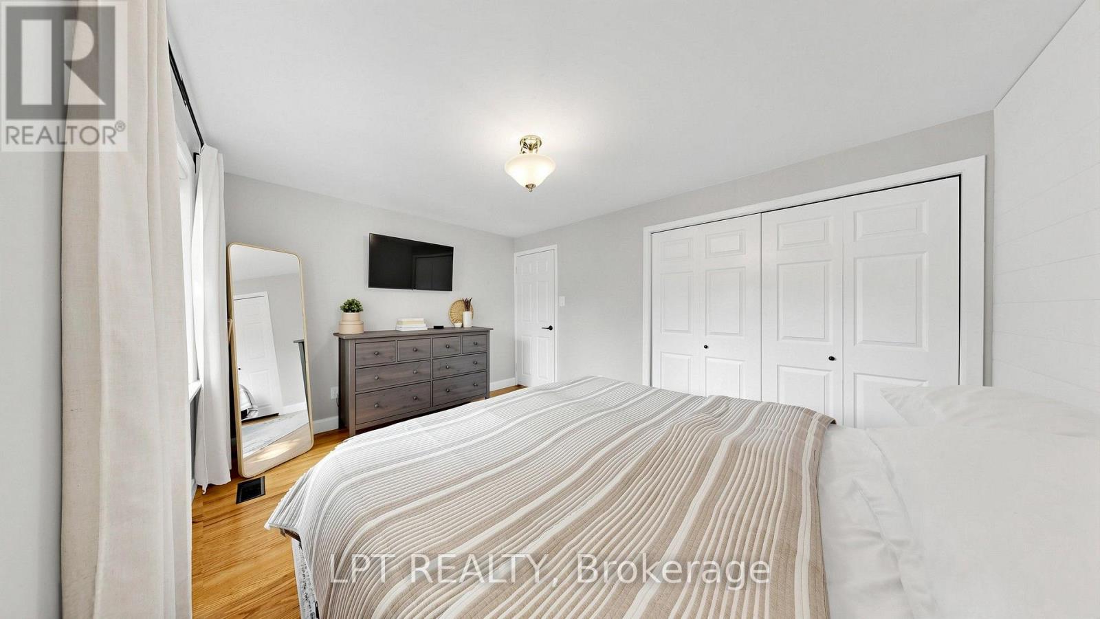 70 ROBERTS CRESCENT - Image 29