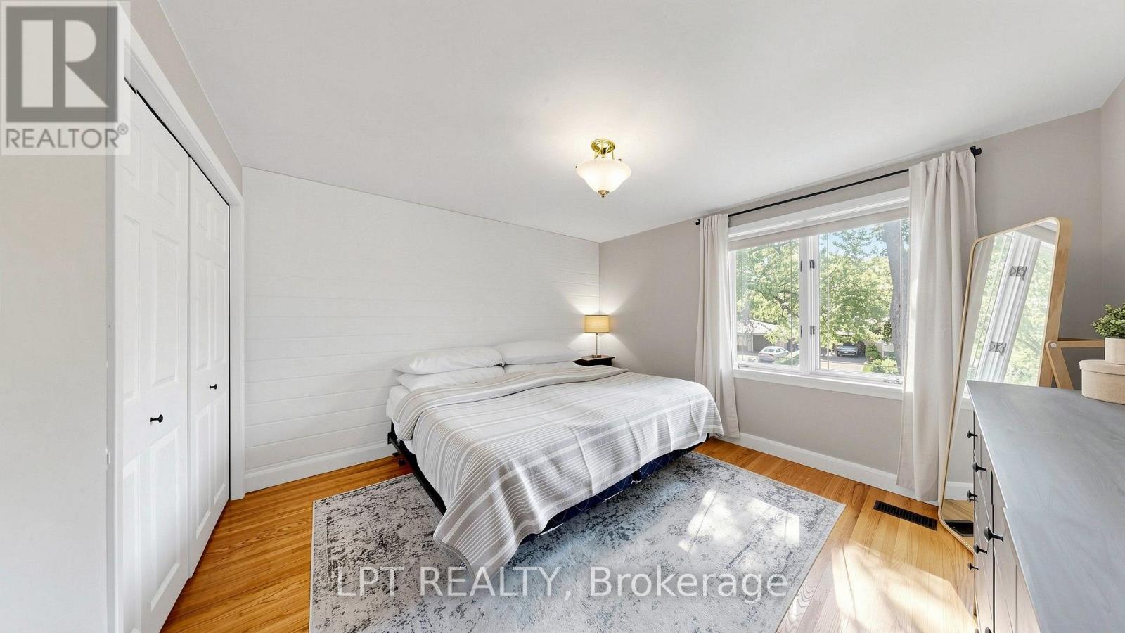 70 ROBERTS CRESCENT - Image 32