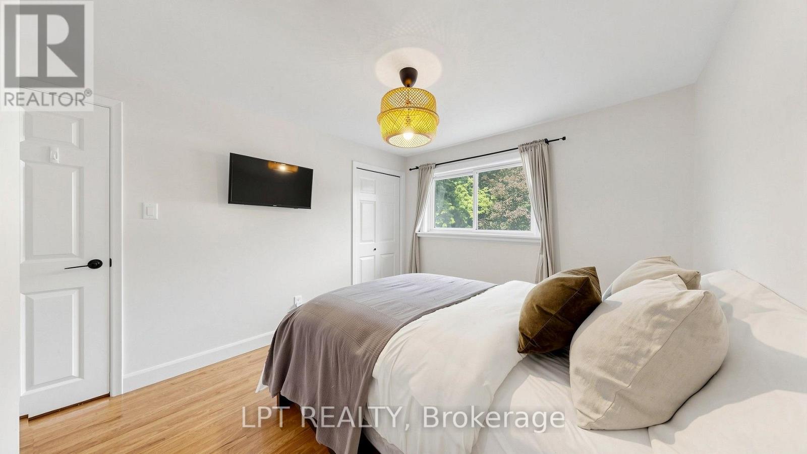 70 ROBERTS CRESCENT - Image 38