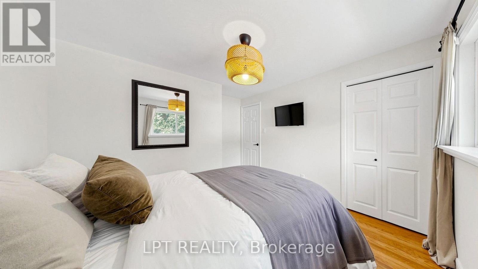 70 ROBERTS CRESCENT - Image 40