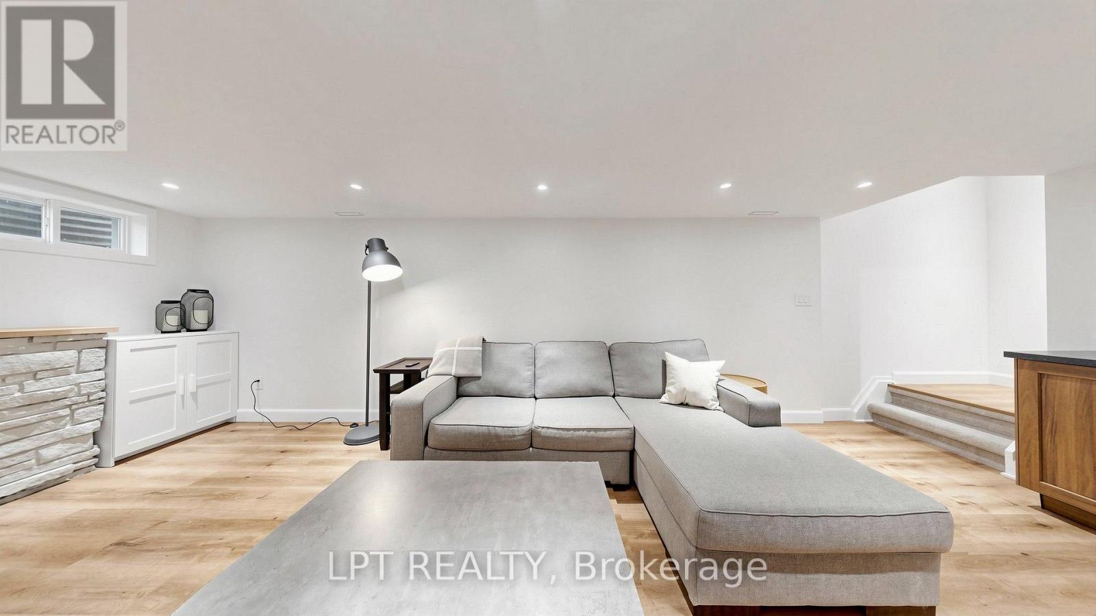 70 ROBERTS CRESCENT - Image 43
