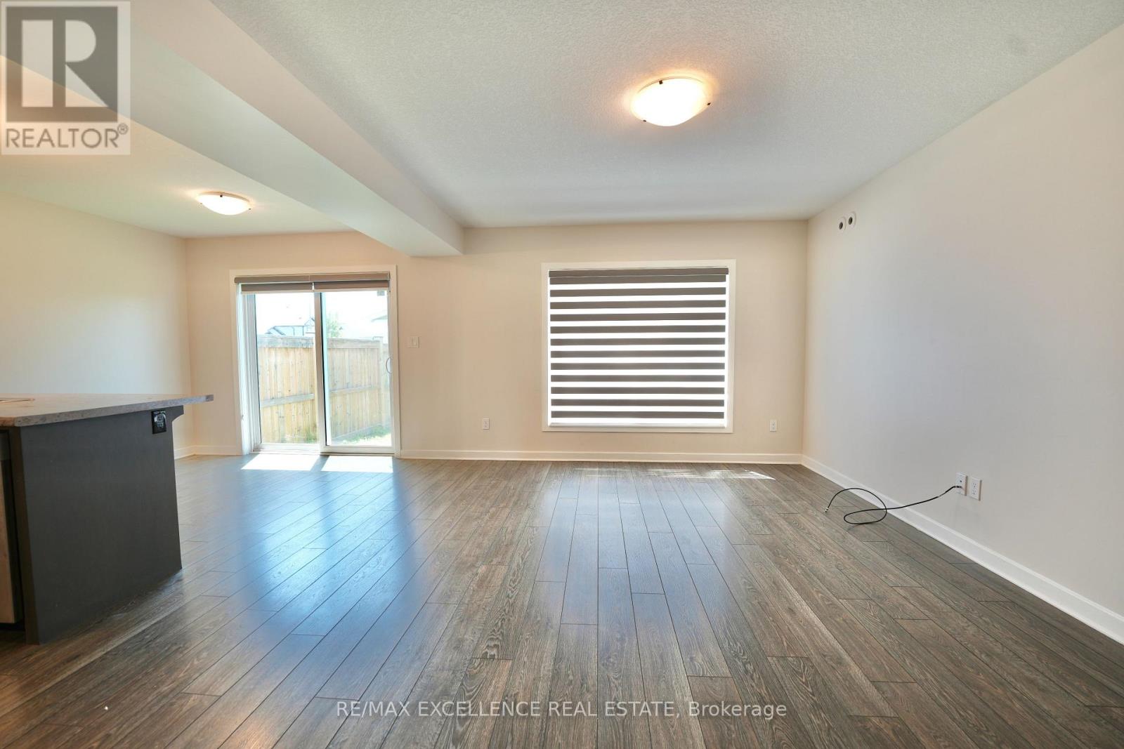 18 WEIR CRESCENT - 10
