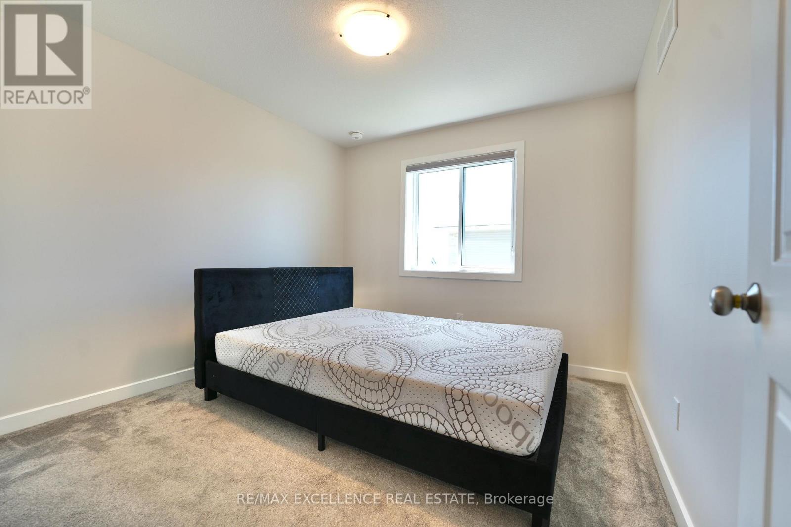18 WEIR CRESCENT - 14