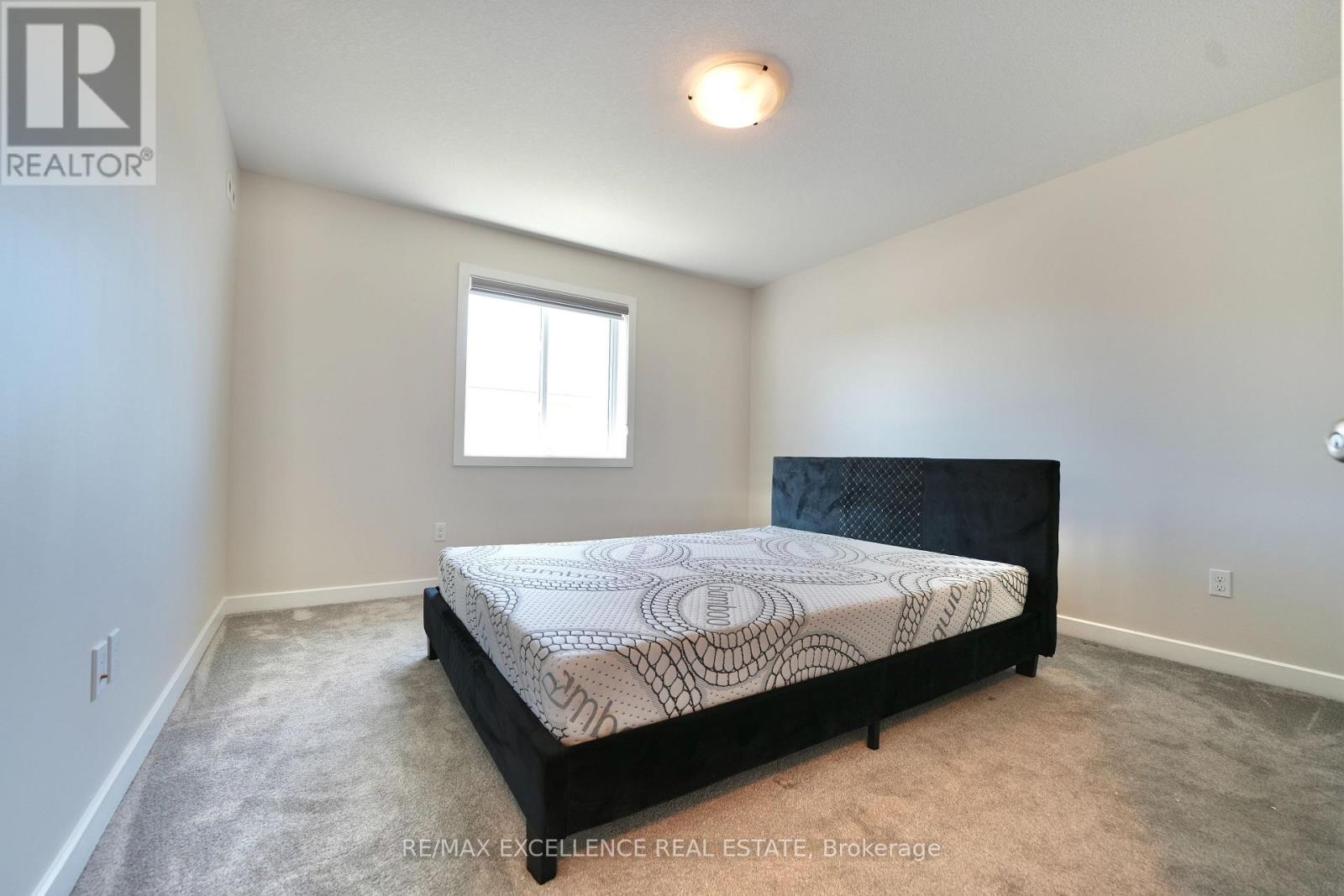 18 WEIR CRESCENT - 16
