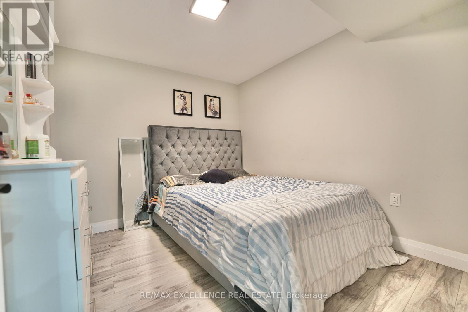 18 WEIR CRESCENT - 24