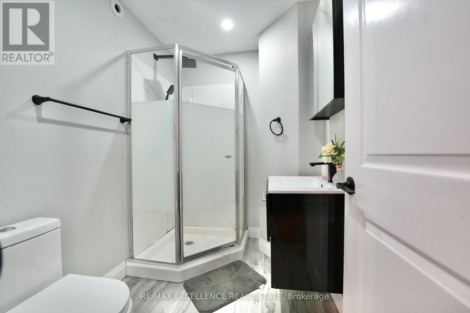 18 WEIR CRESCENT - 25