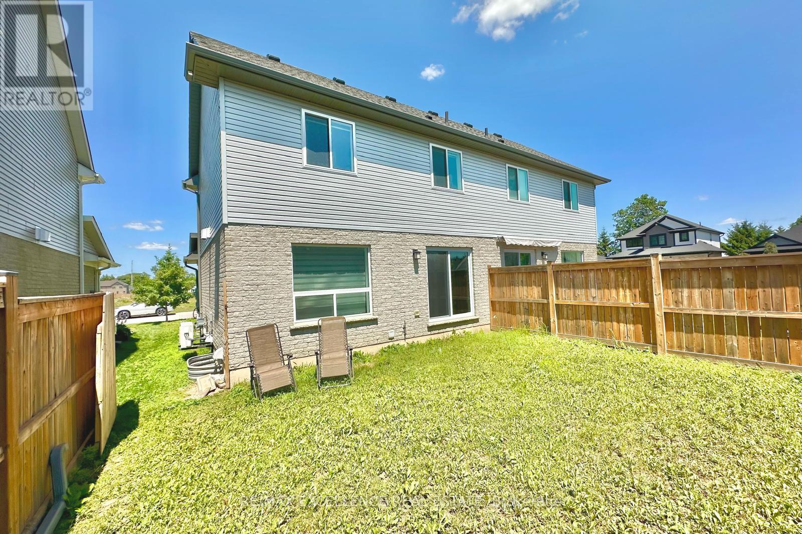 18 WEIR CRESCENT - 27
