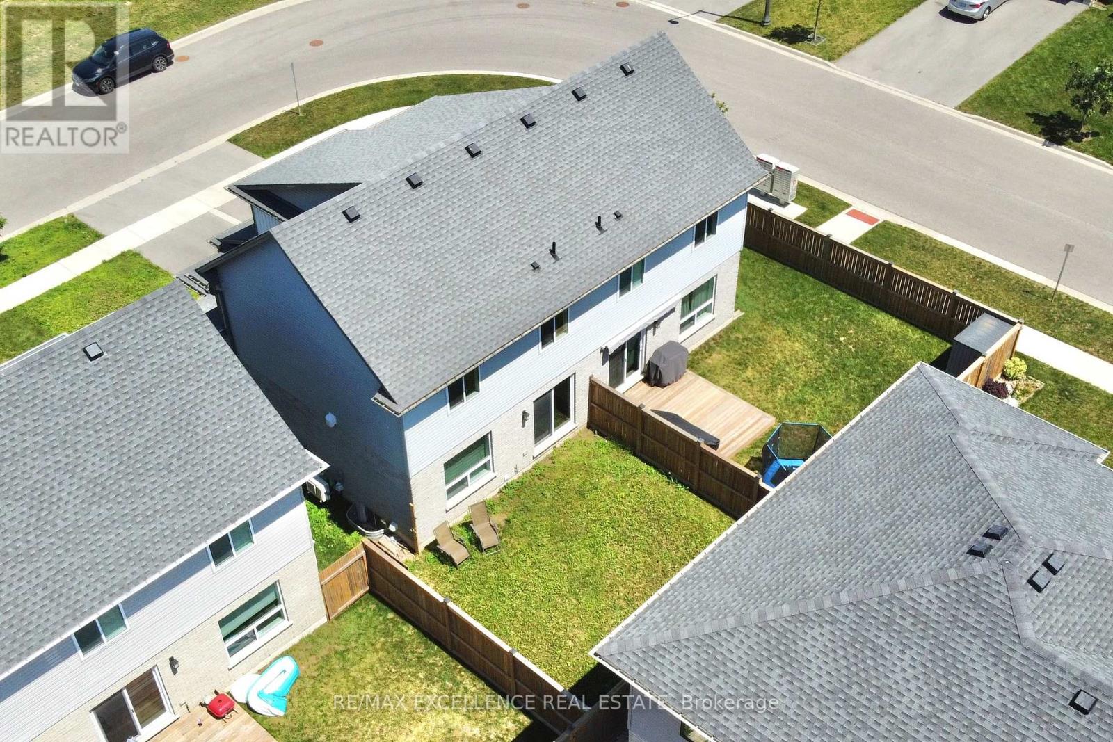 18 WEIR CRESCENT - 28