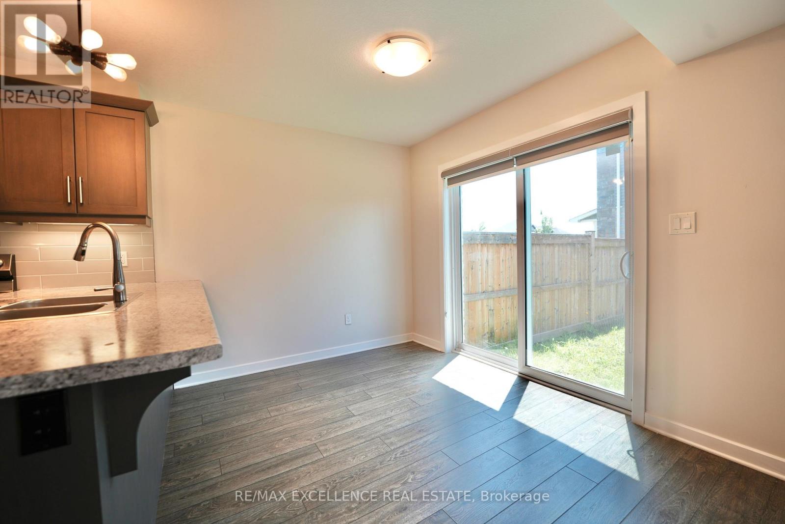18 WEIR CRESCENT - Image 8