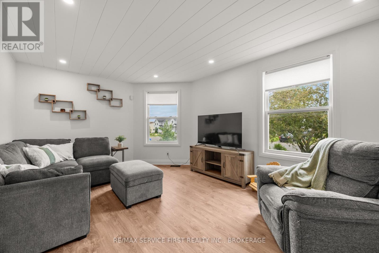 53 MCKEOWN CRESCENT - 12