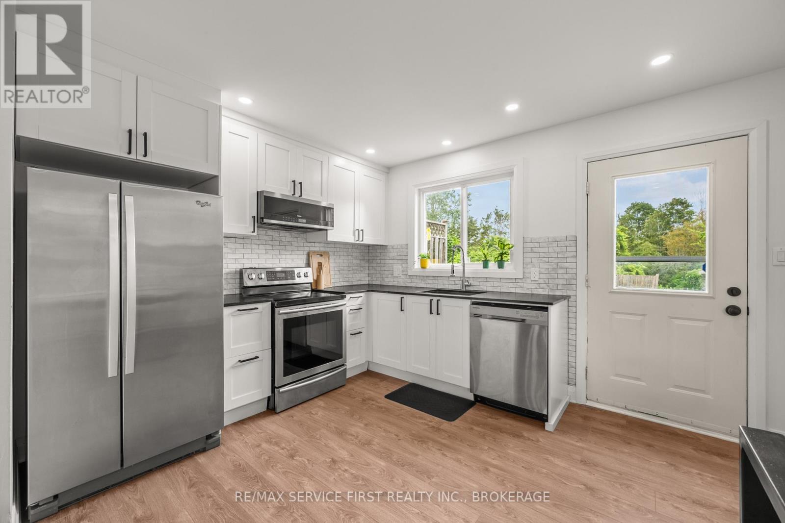 53 MCKEOWN CRESCENT - 9