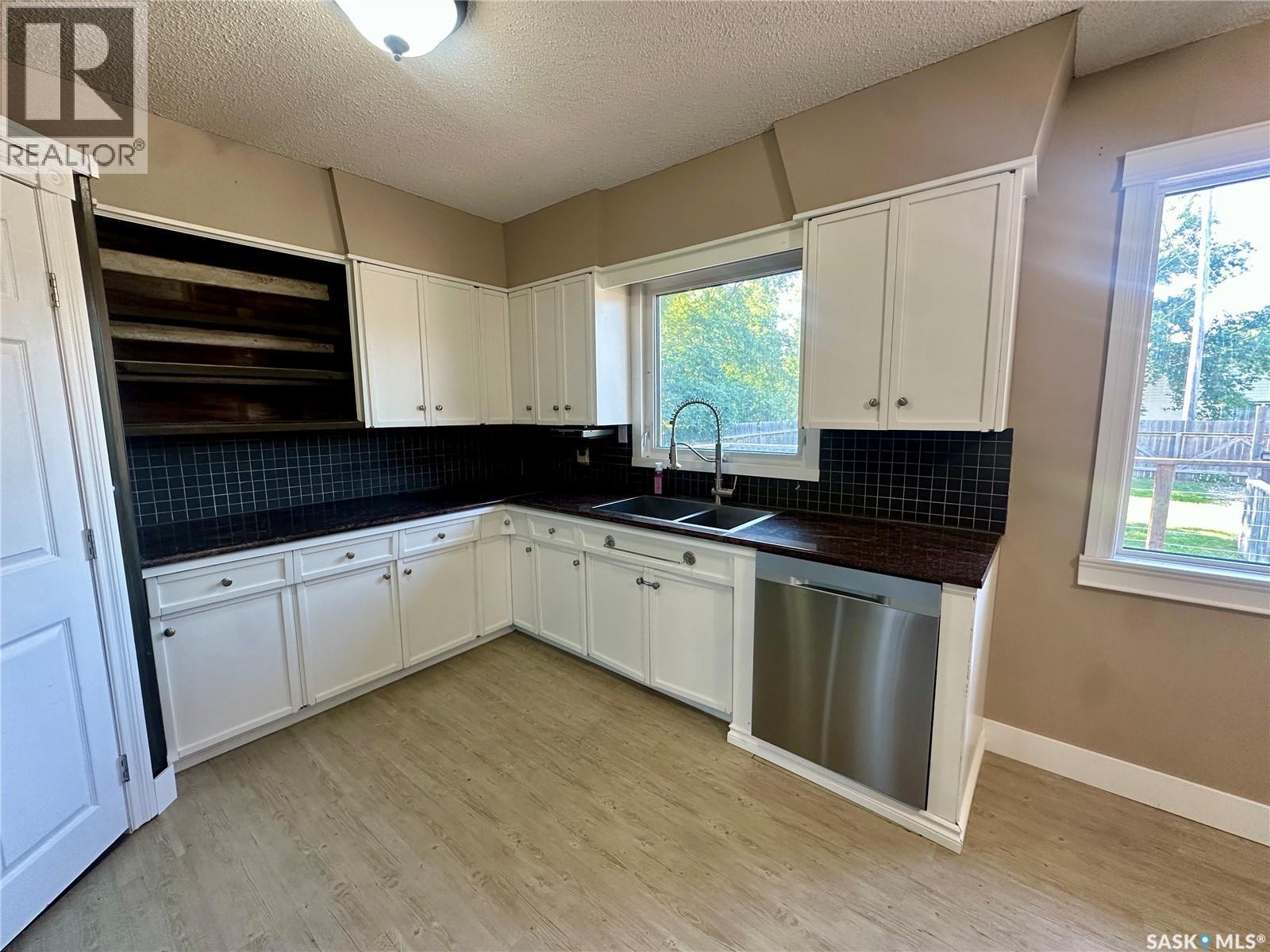 104 Johnston CRESCENT - 12