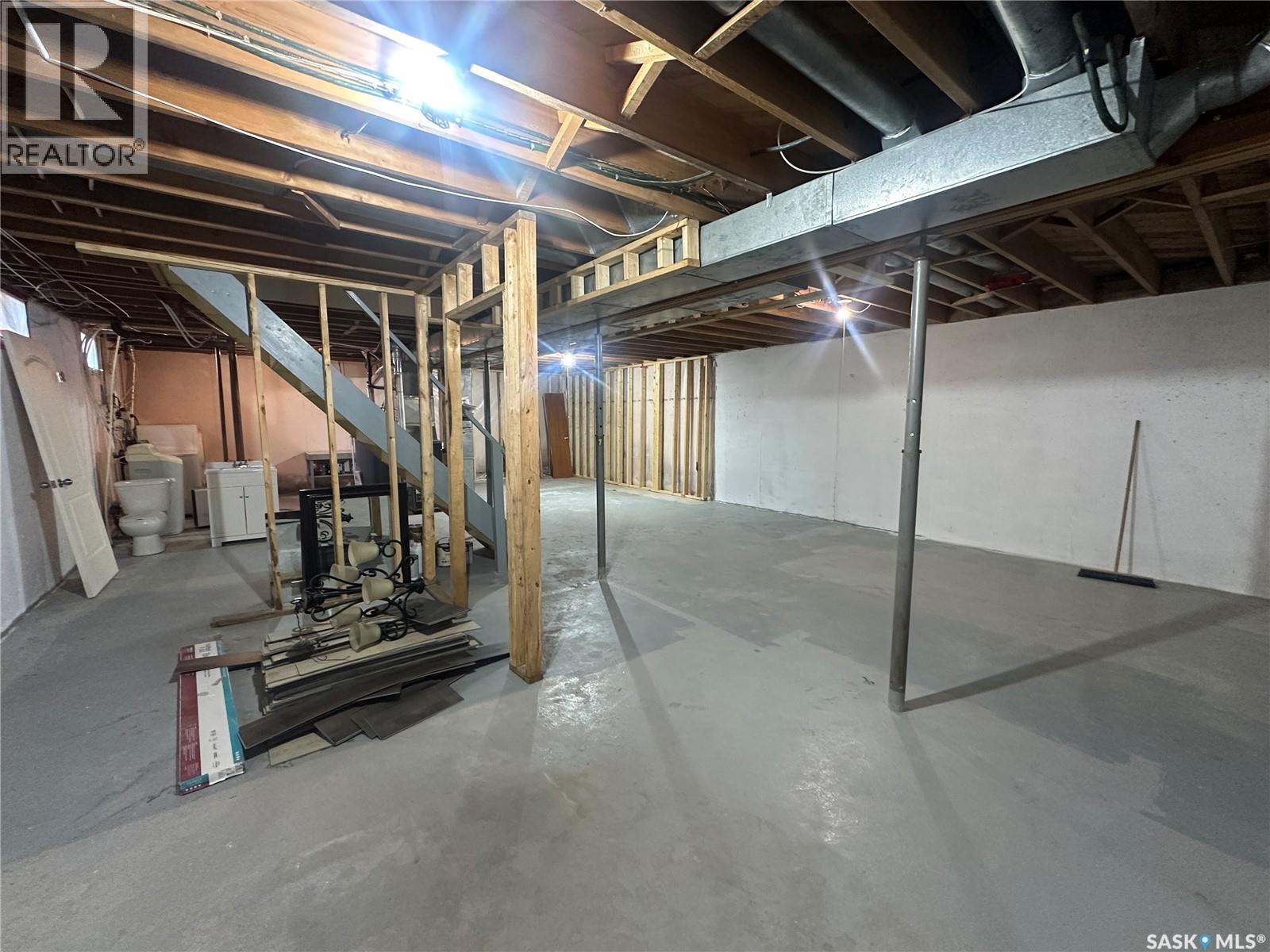 104 Johnston CRESCENT - 27
