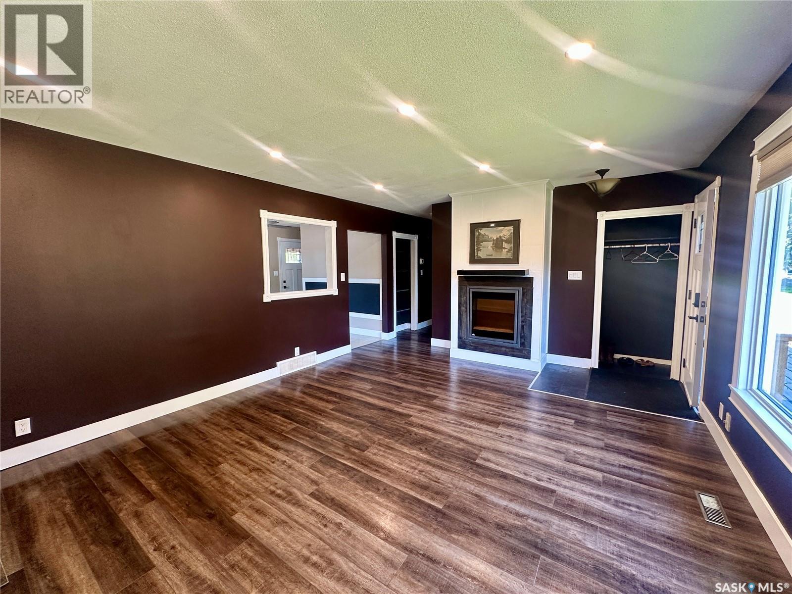104 Johnston CRESCENT - 3