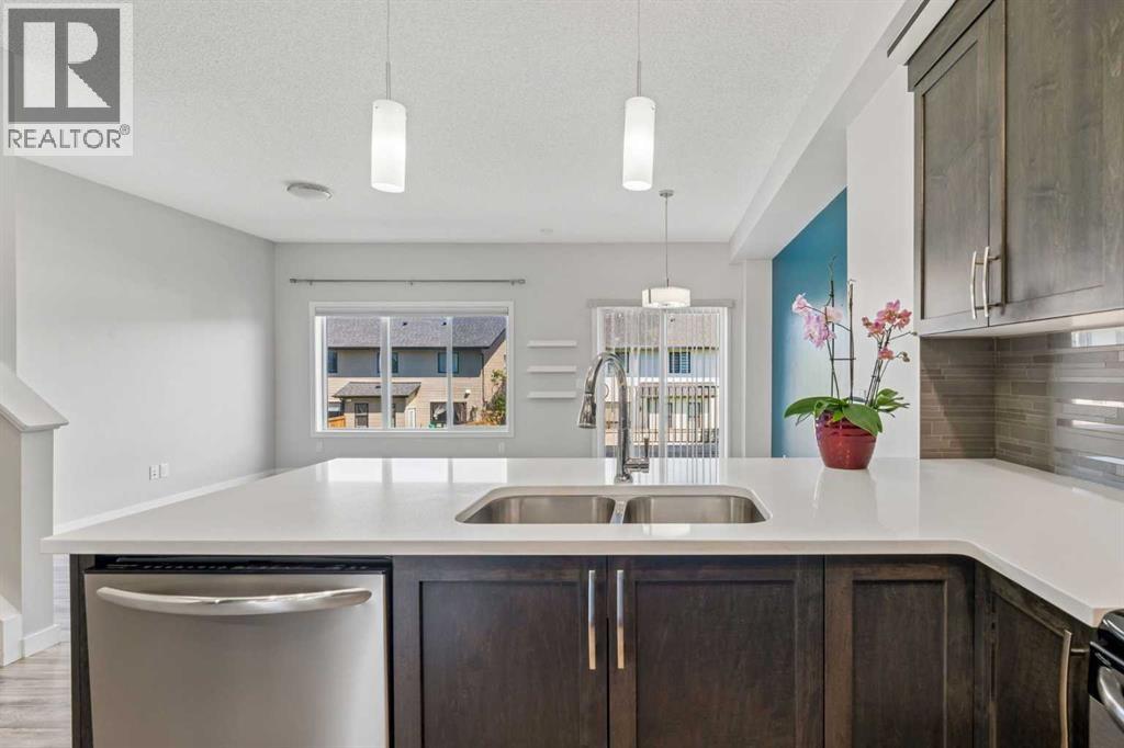 549 Hillcrest Road SW - 8