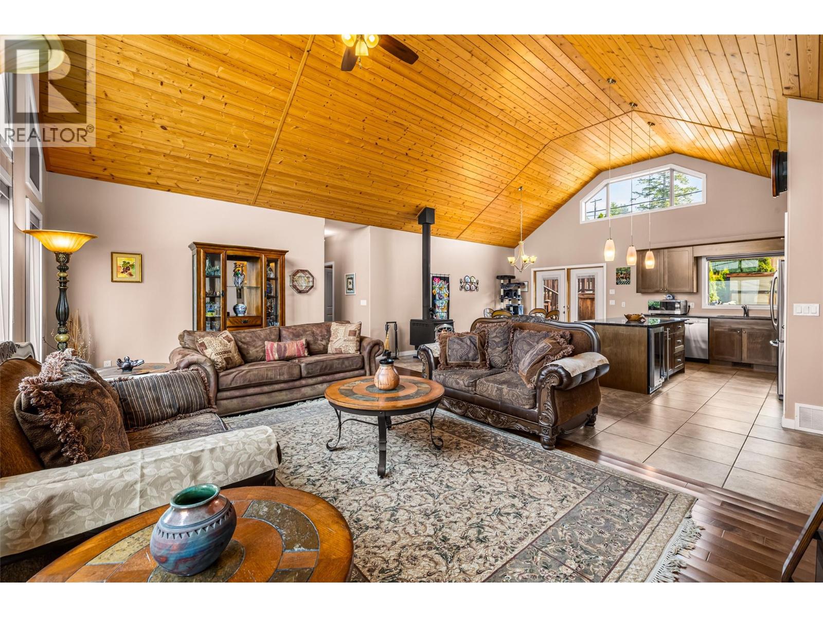 1039 Kootenay Place - Image 12