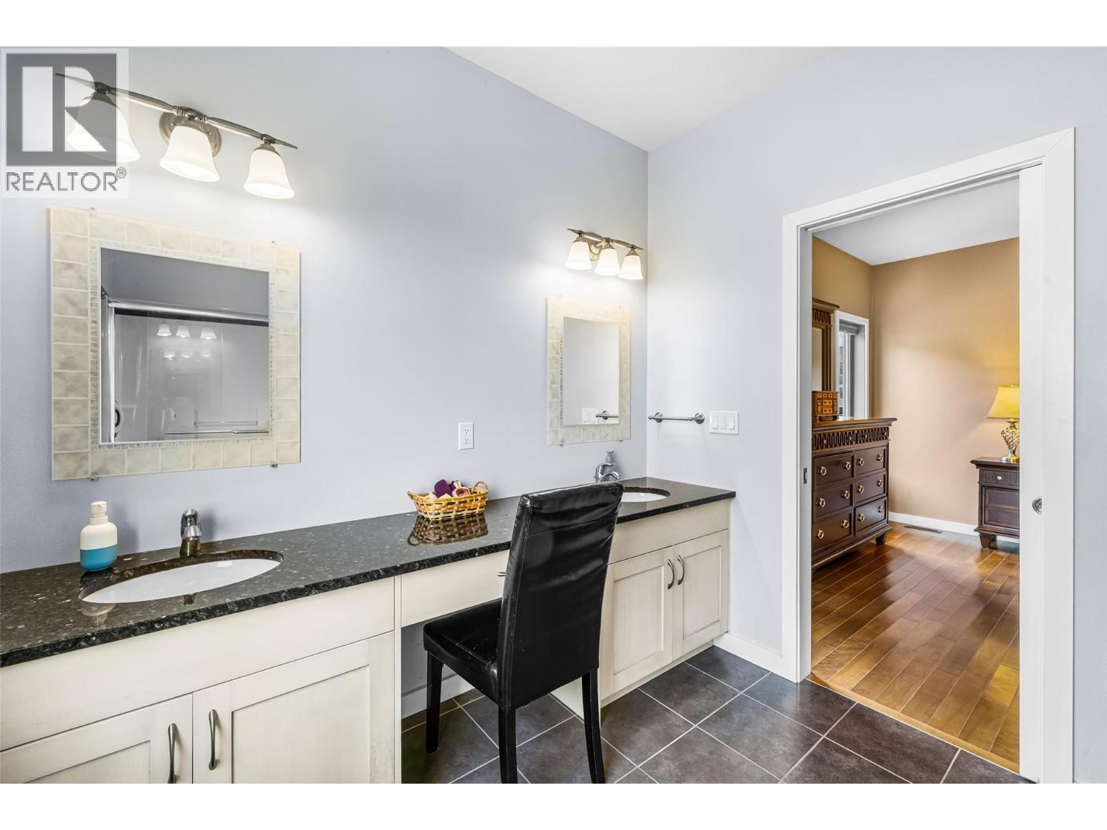 1039 Kootenay Place - Image 25