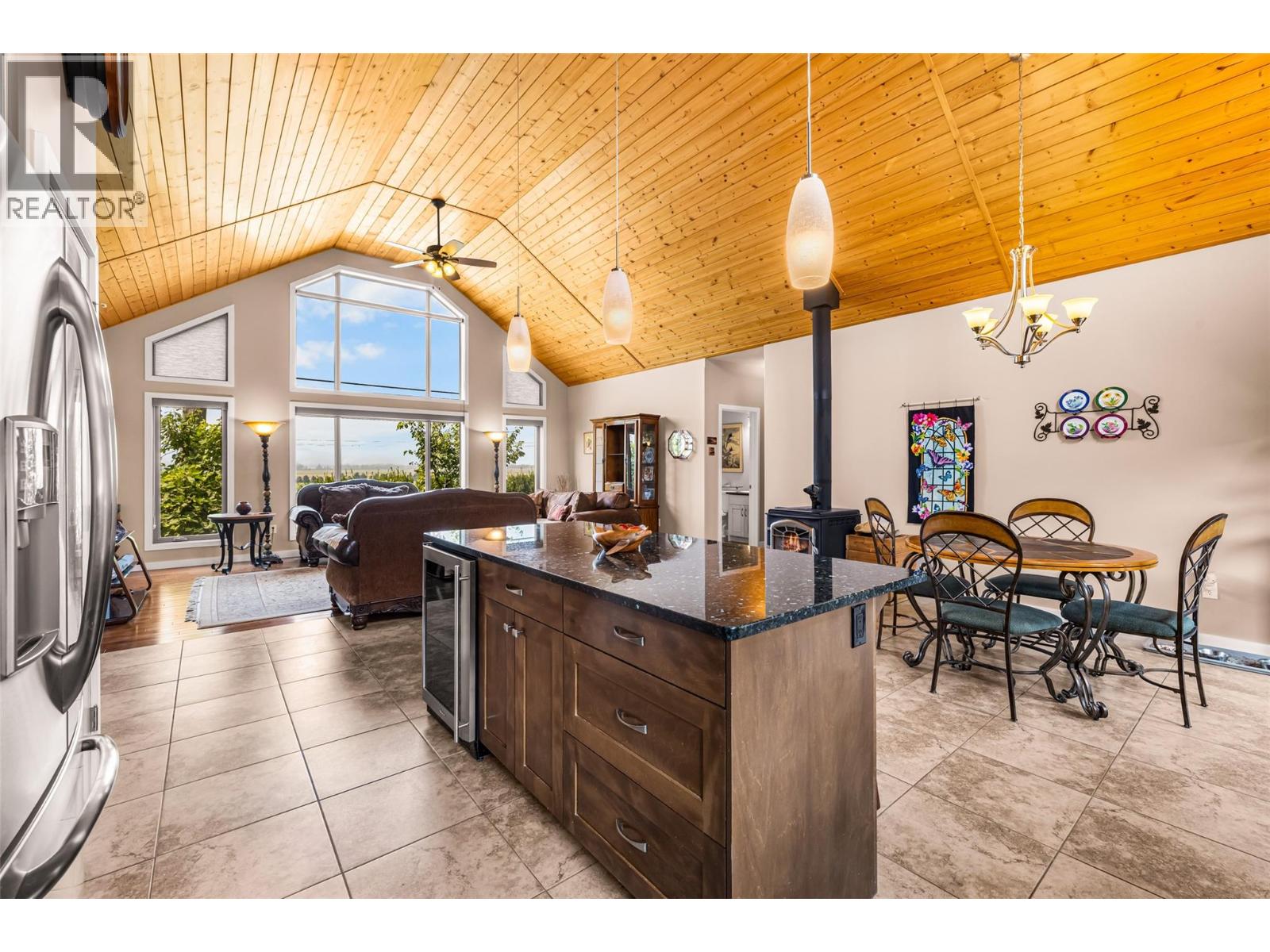 1039 Kootenay Place - 16