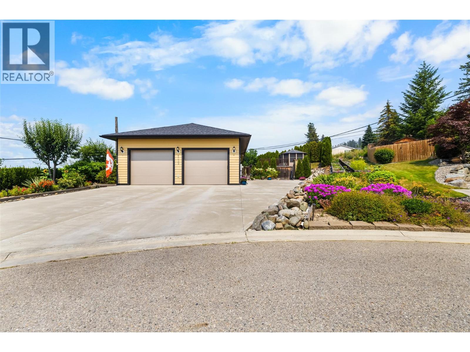 1039 Kootenay Place - 2