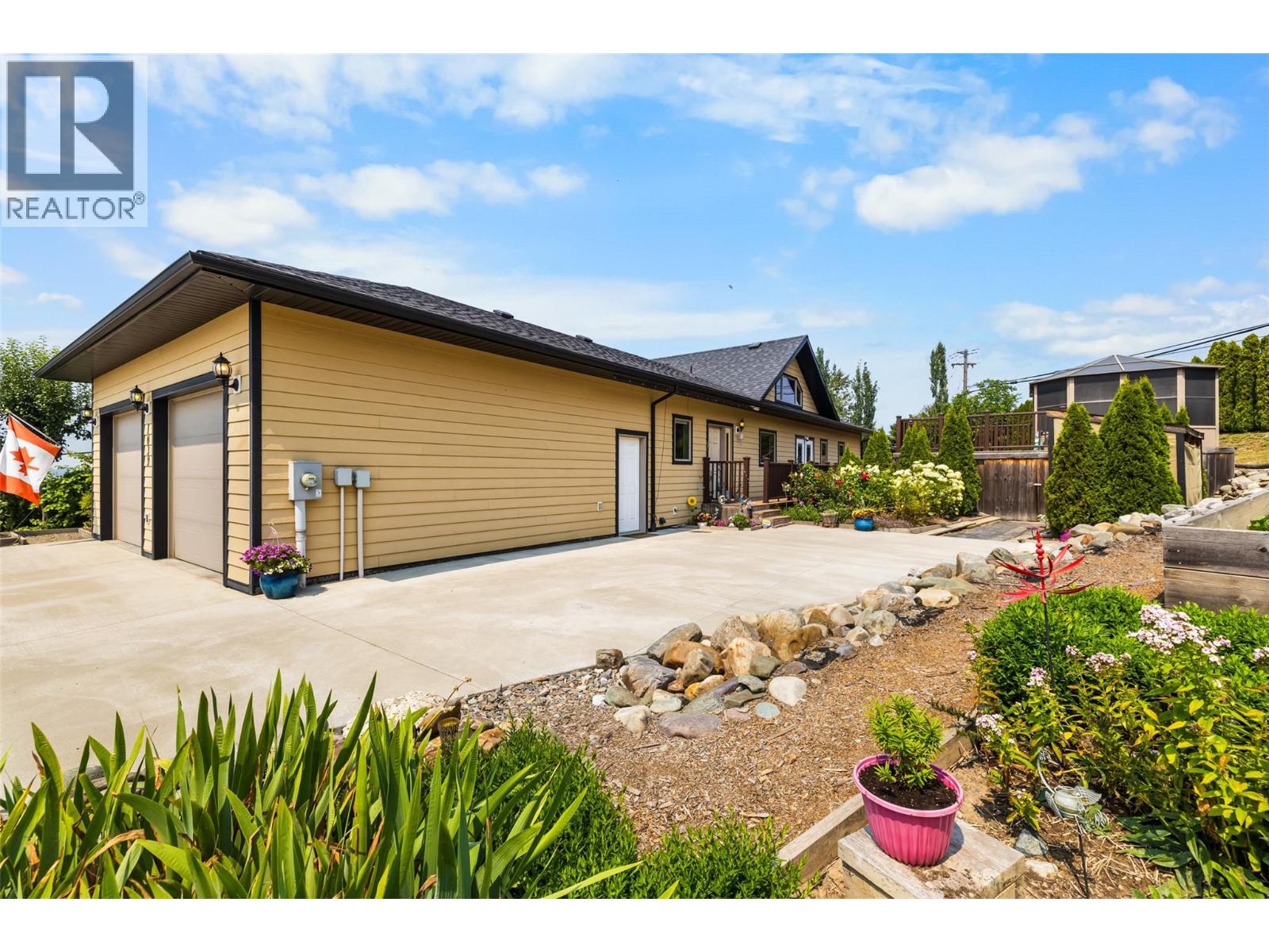 1039 Kootenay Place - 30