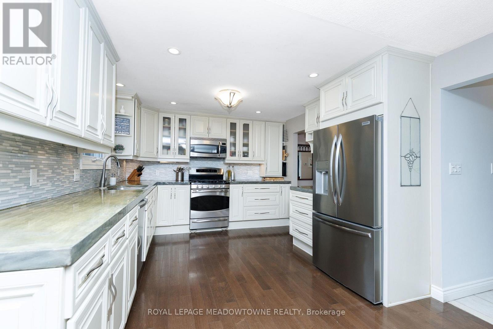 38 MCKILLOP COURT - 13