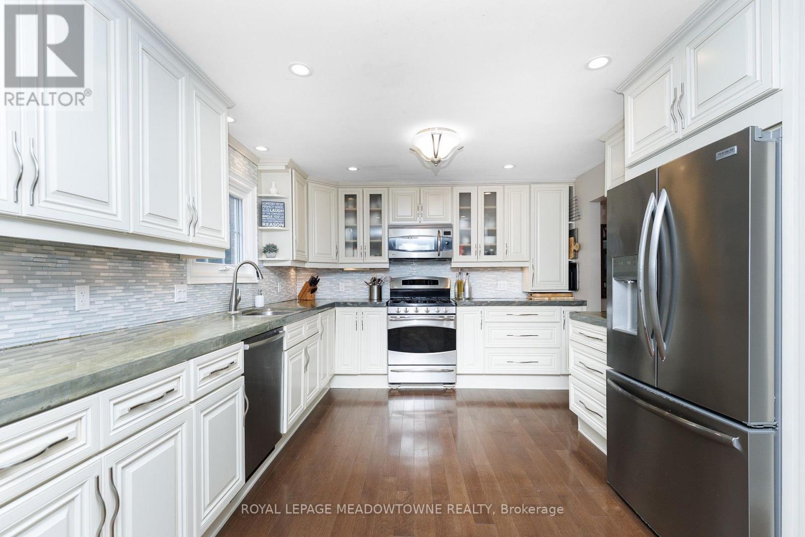 38 MCKILLOP COURT - 12