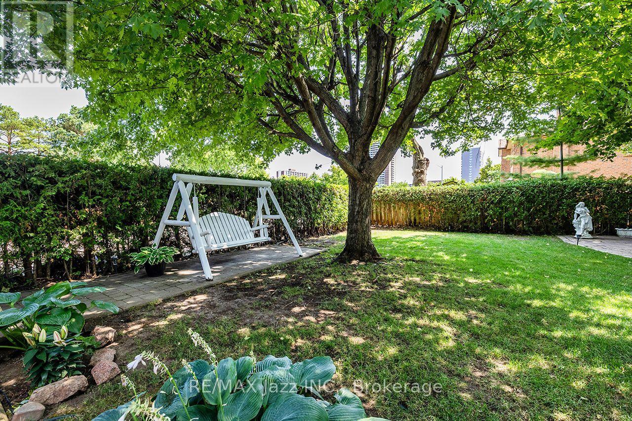 89 CRESTWOOD ROAD - 40