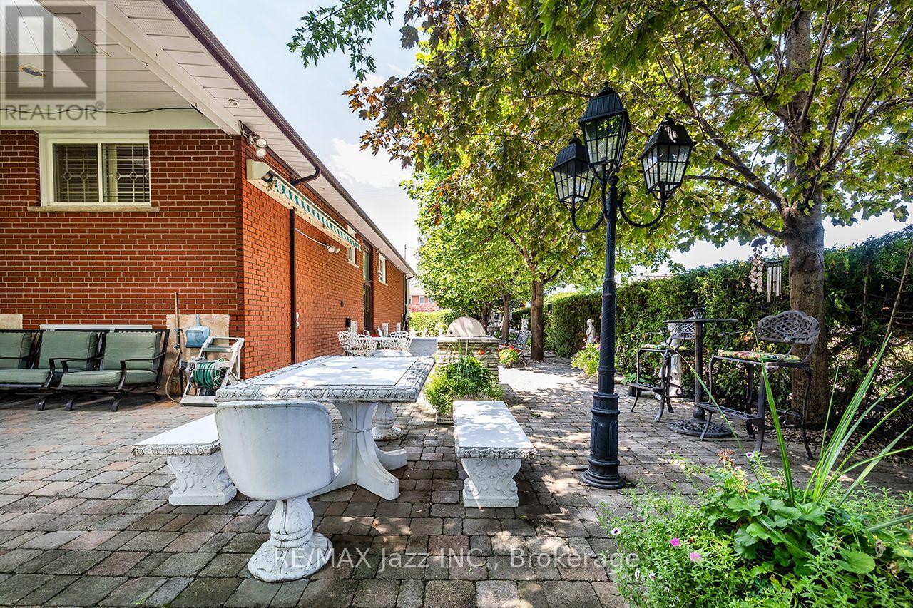 89 CRESTWOOD ROAD - 8