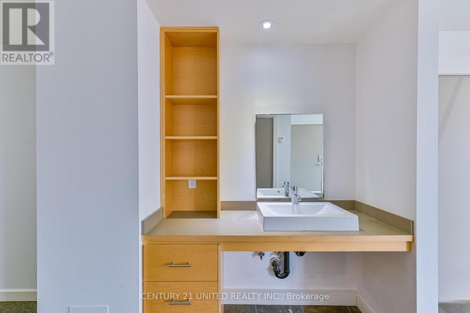 590 MANIECE AVENUE - 19