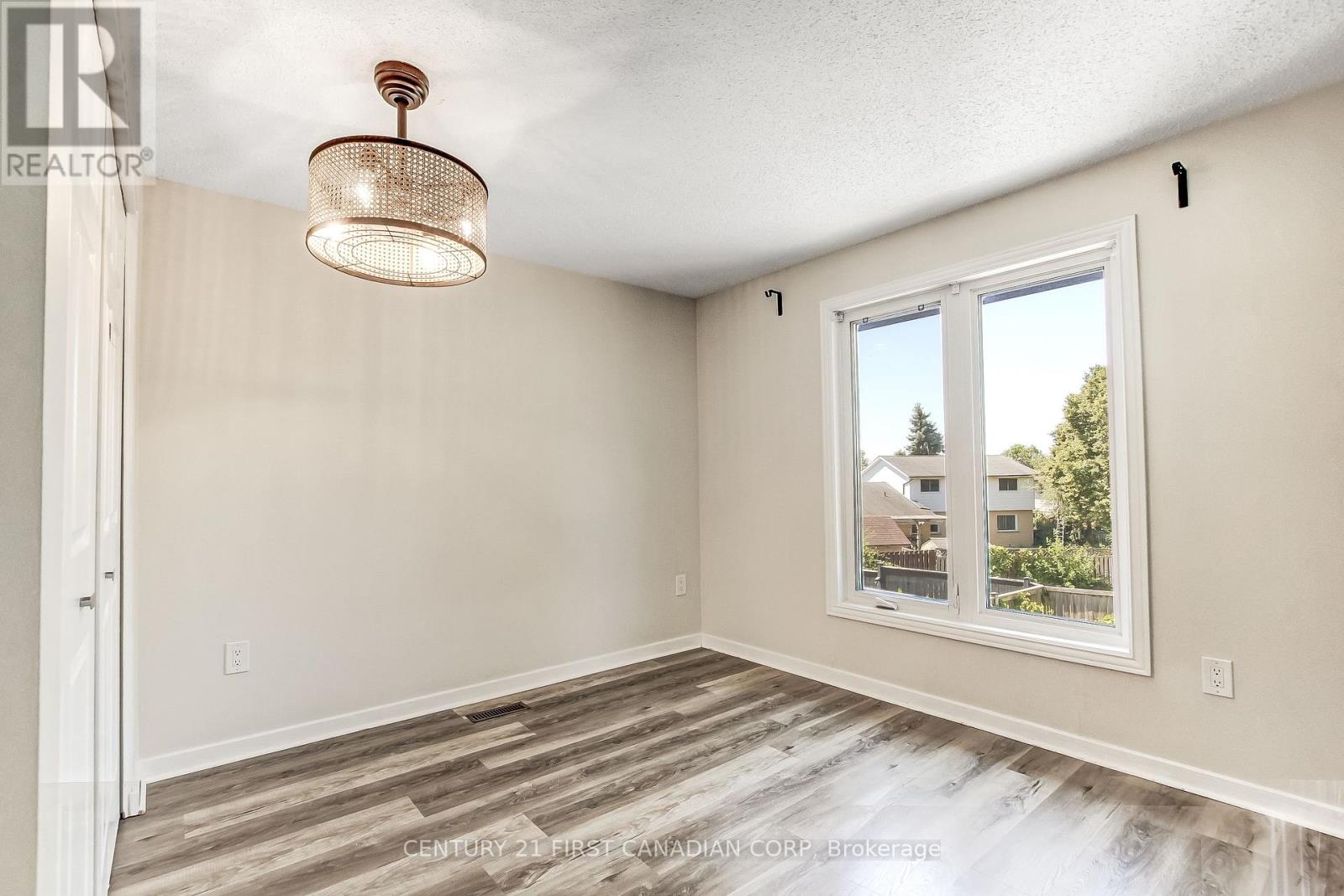 665 UPPER QUEEN STREET - 18