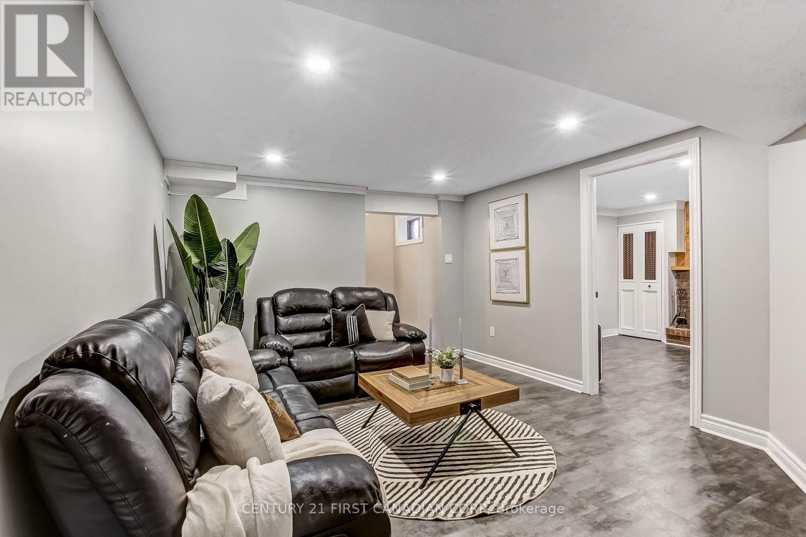 665 UPPER QUEEN STREET - Image 28