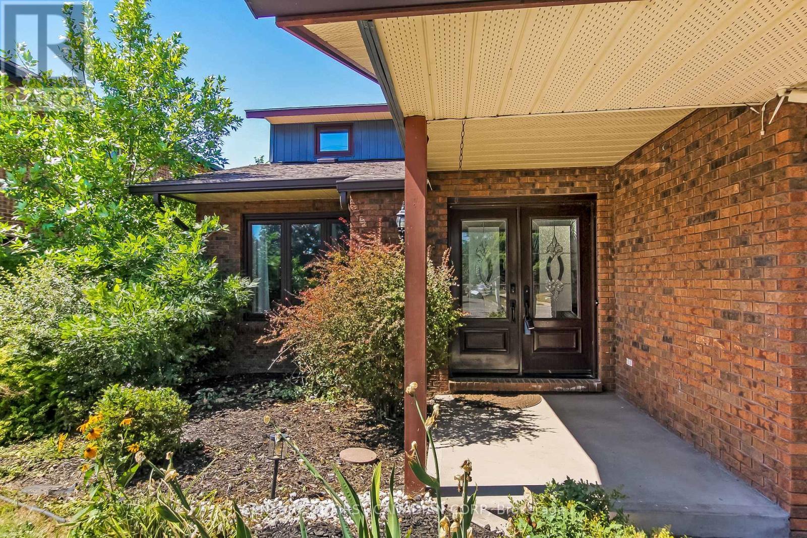 665 UPPER QUEEN STREET - 3