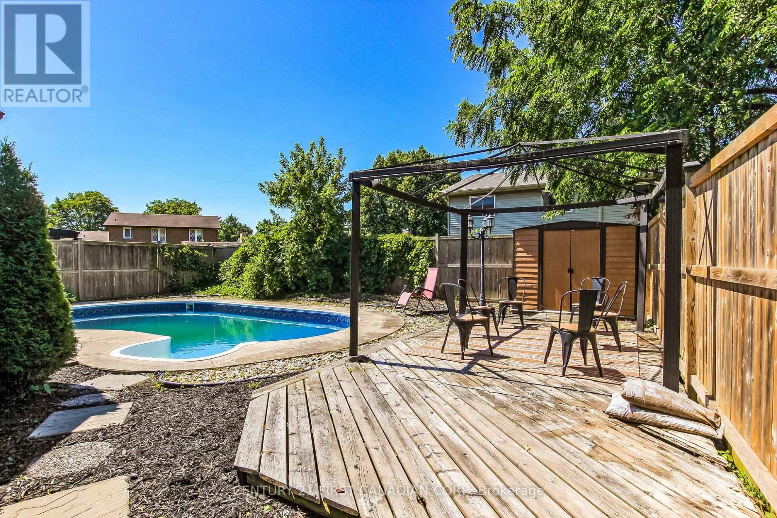 665 UPPER QUEEN STREET - 33