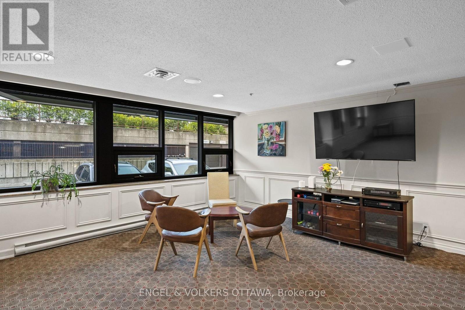 #104 2019 CARLING AVENUE - 26