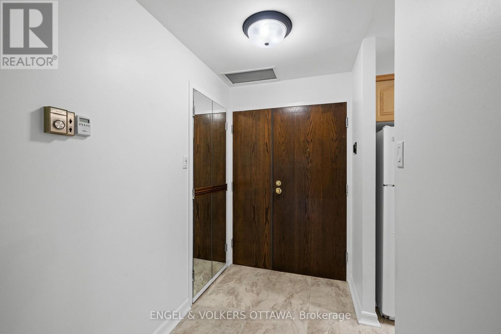 #104 2019 CARLING AVENUE - 4