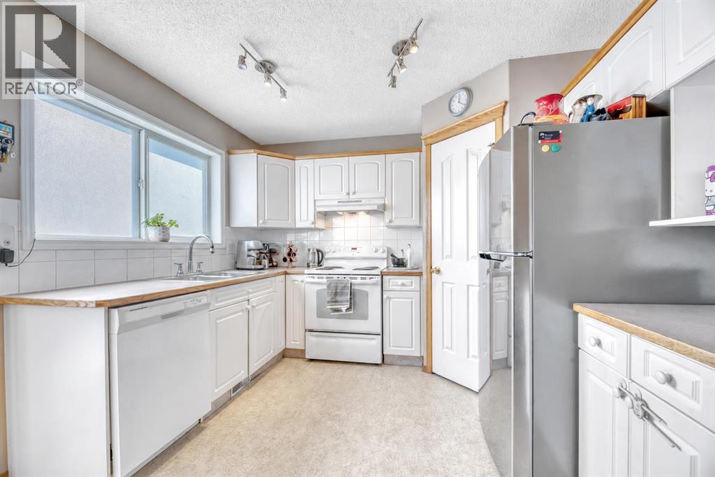 118 Tarington Close NE - 21