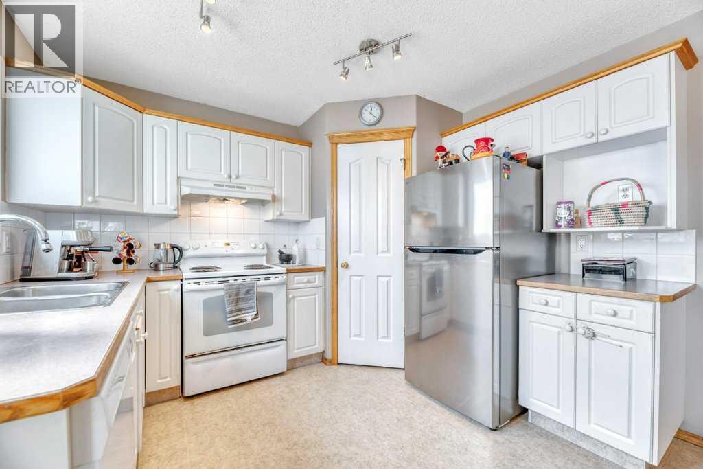 118 Tarington Close NE - 22