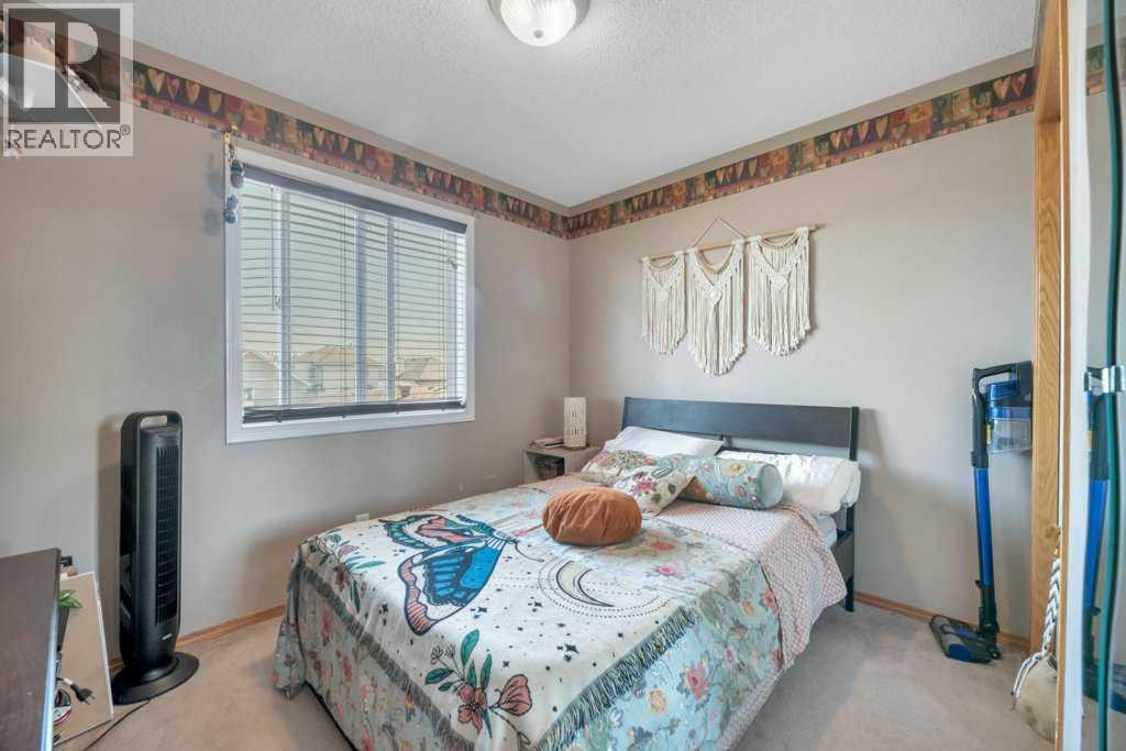 118 Tarington Close NE - 32