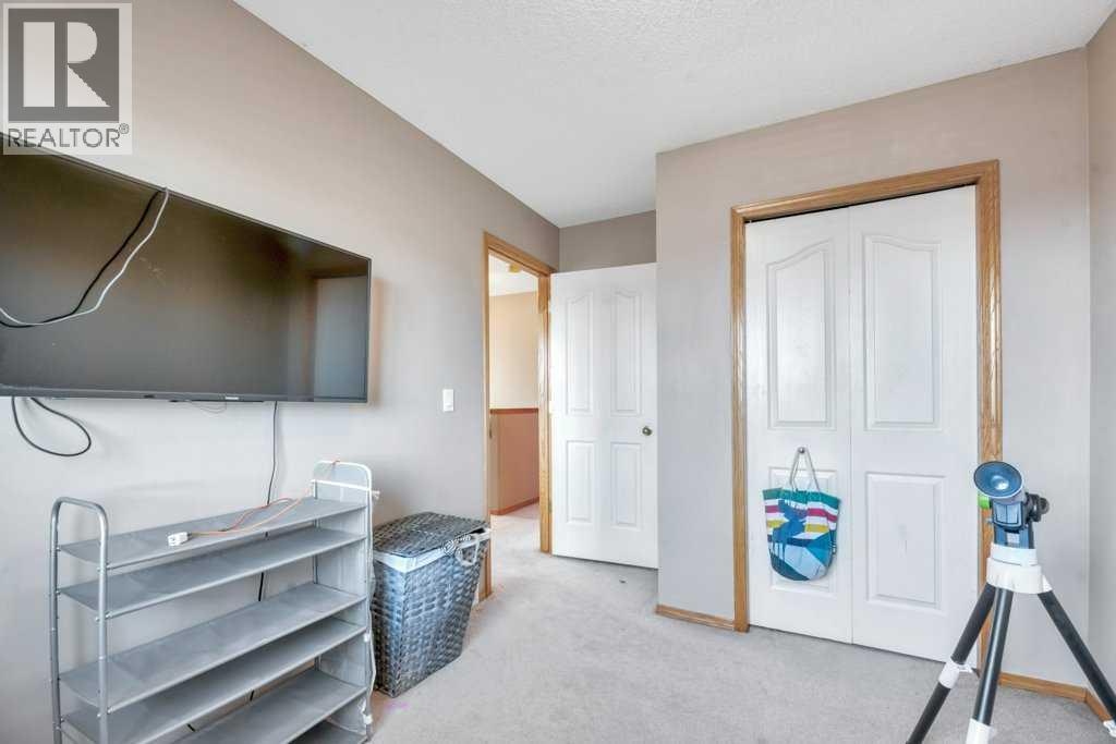 118 Tarington Close NE - 34