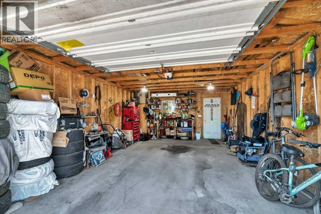 118 Tarington Close NE - 39