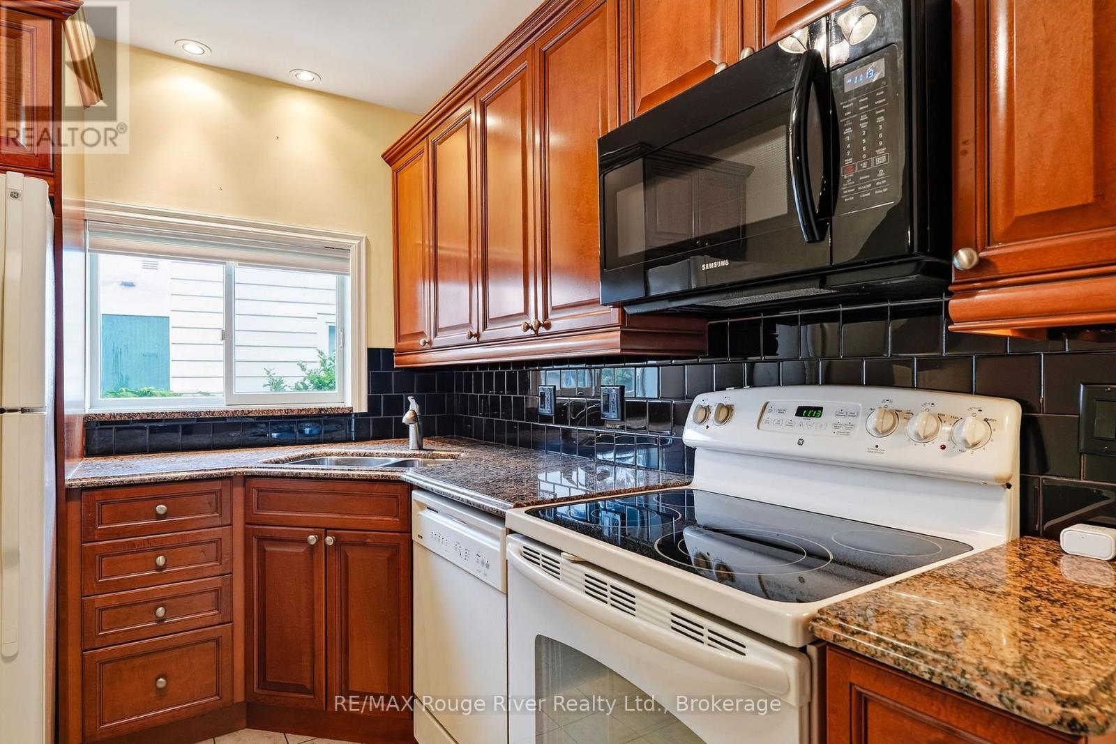102 HAVELOCK STREET - 12