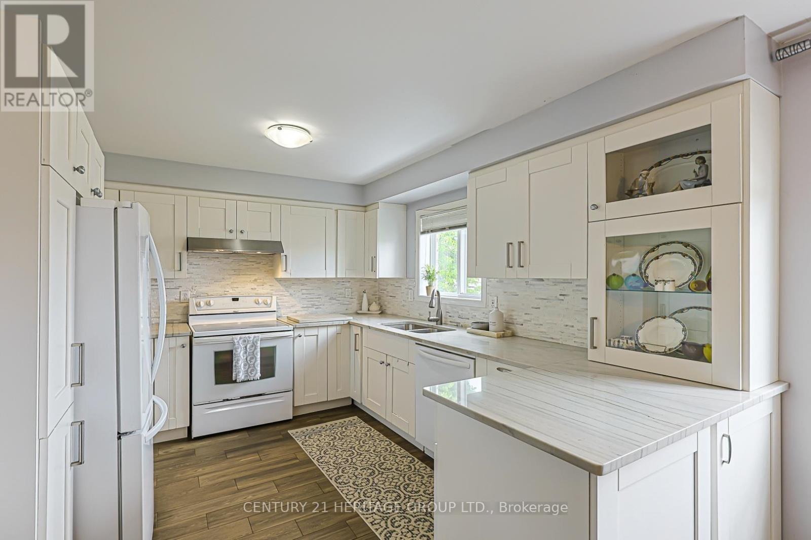 22 VILLAGE GREEN LANE - 11