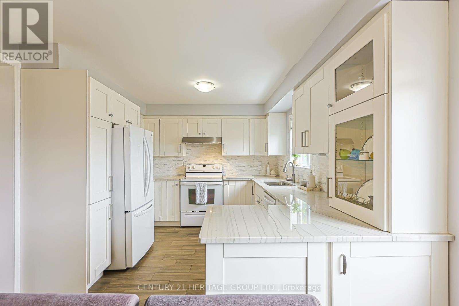 22 VILLAGE GREEN LANE - 12