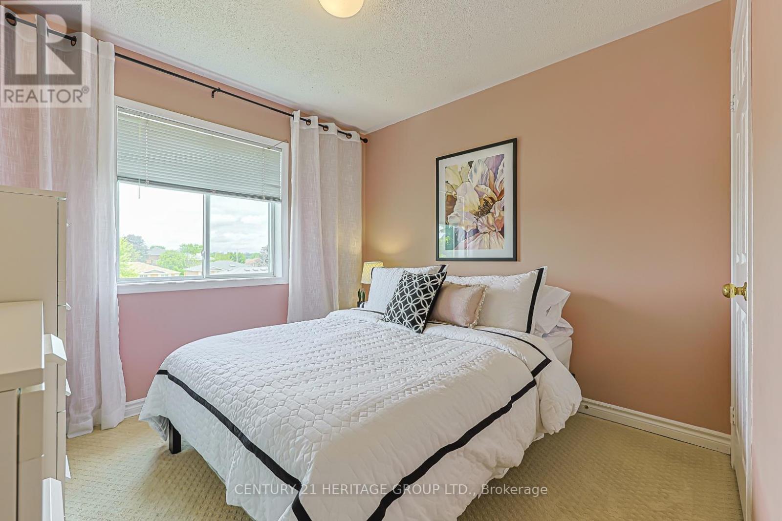 22 VILLAGE GREEN LANE - 24