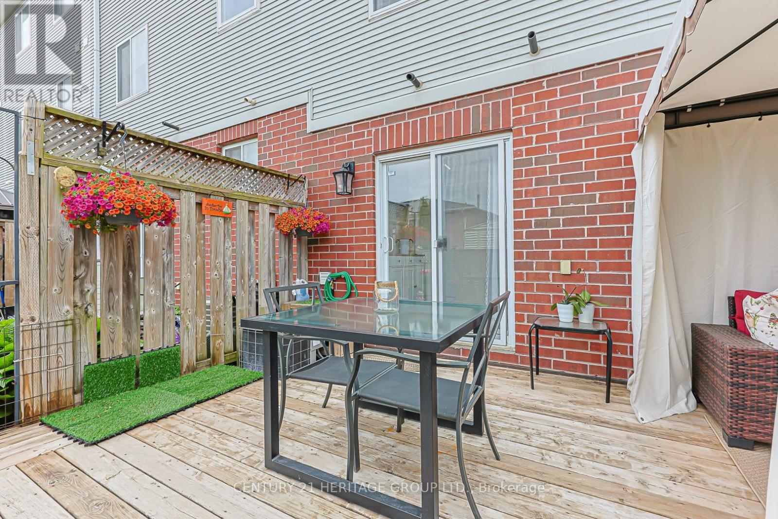 22 VILLAGE GREEN LANE - 34