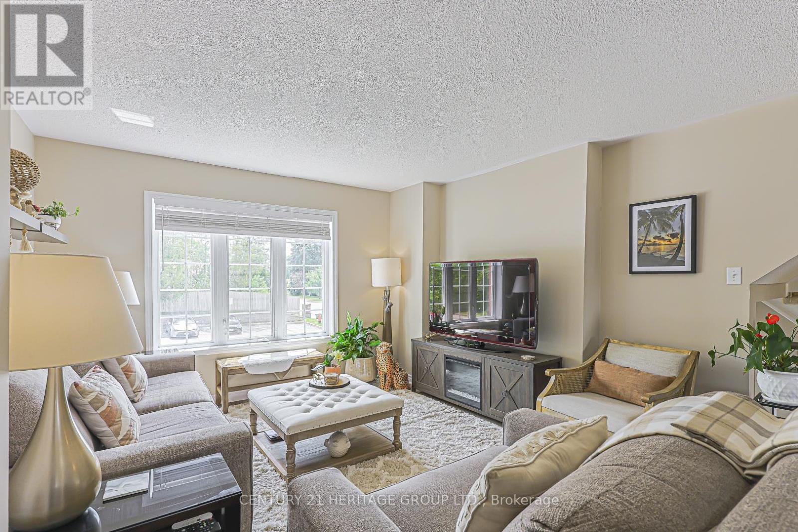 22 VILLAGE GREEN LANE - Image 7