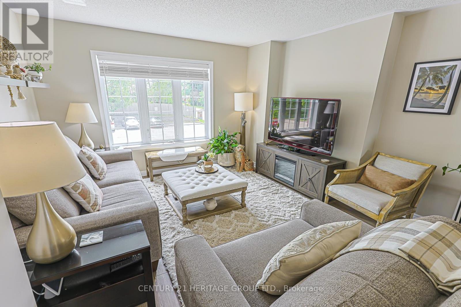 22 VILLAGE GREEN LANE - 8