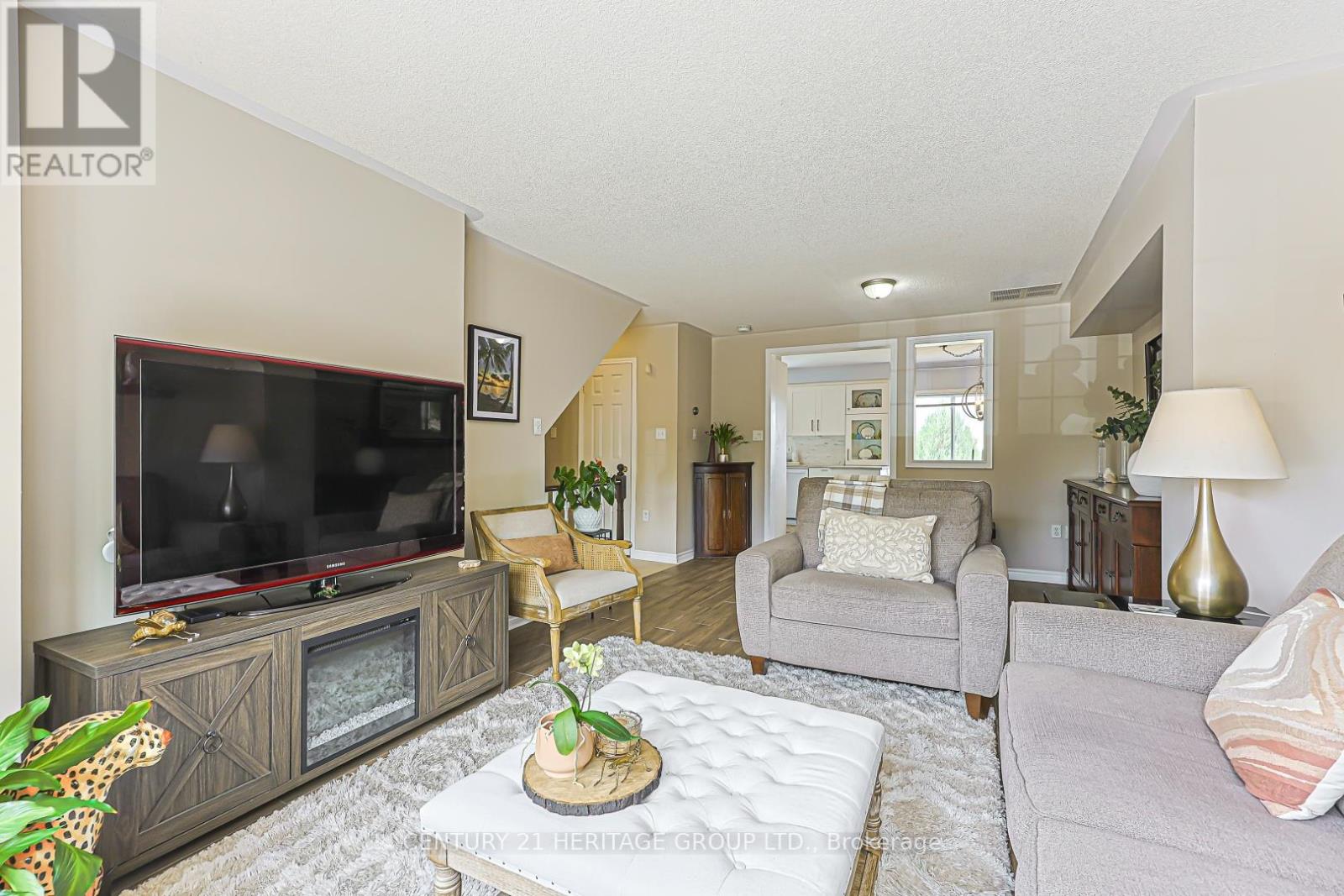 22 VILLAGE GREEN LANE - 9